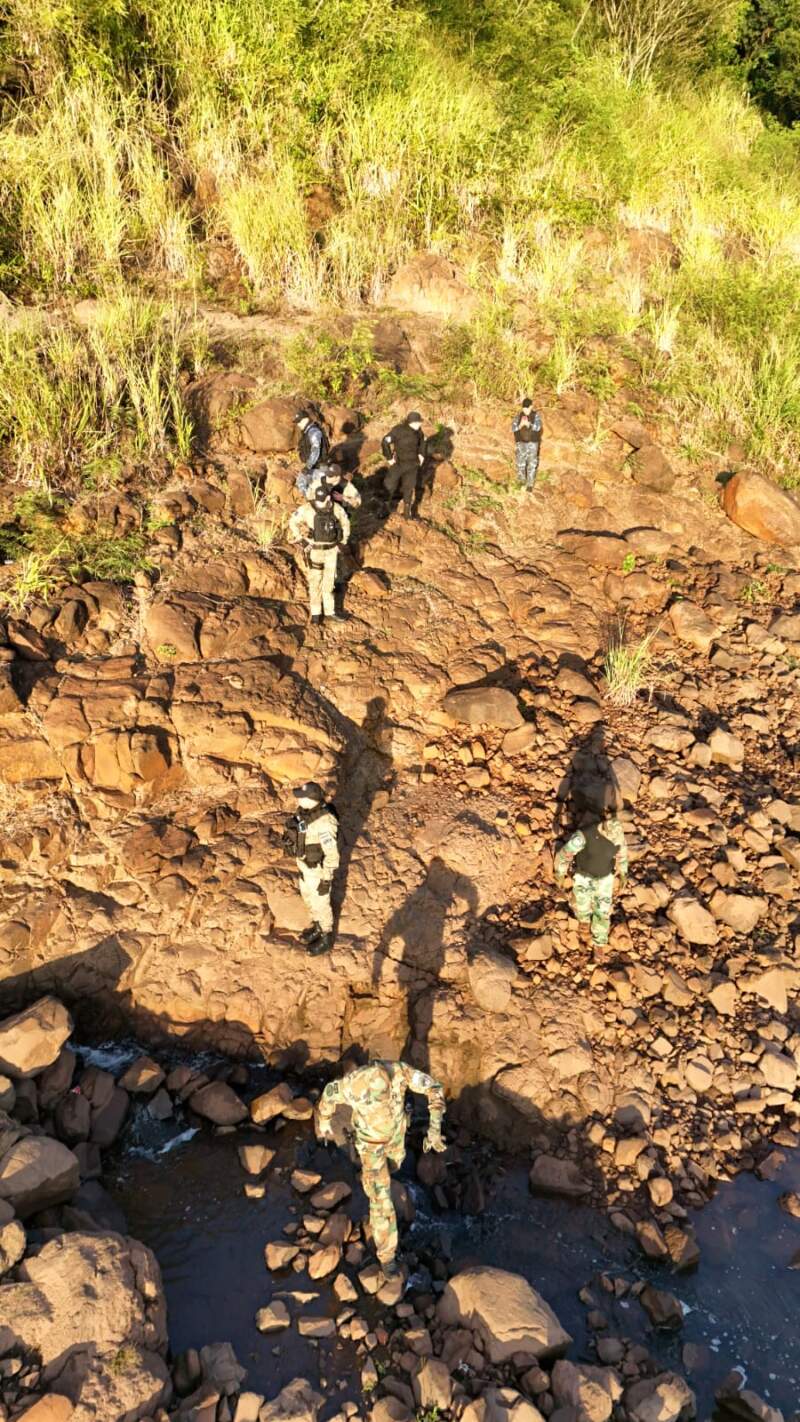Intensifican la búsqueda de un hombre desaparecido en Puerto Iguazú con operativos terrestres y fluviales imagen-10