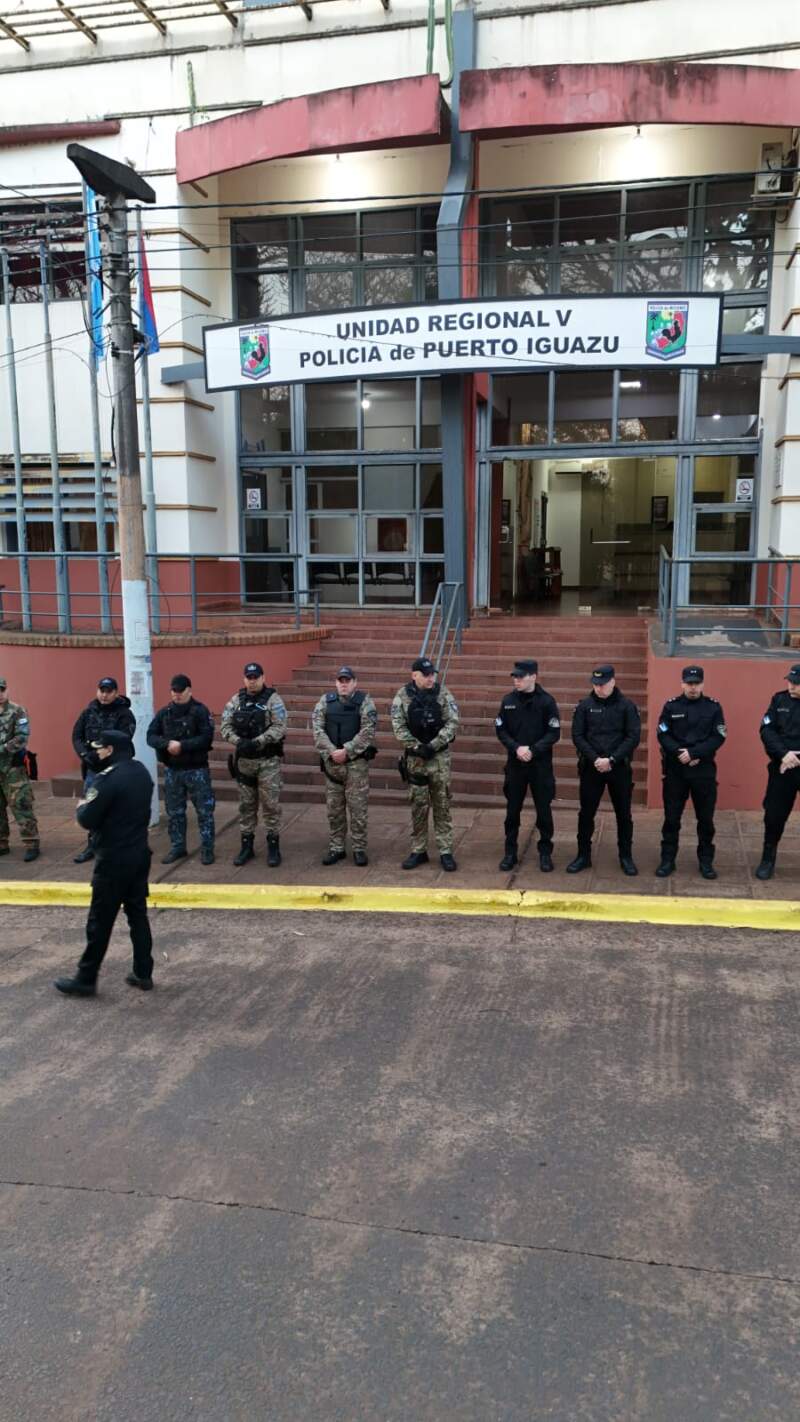 Intensifican la búsqueda de un hombre desaparecido en Puerto Iguazú con operativos terrestres y fluviales imagen-16
