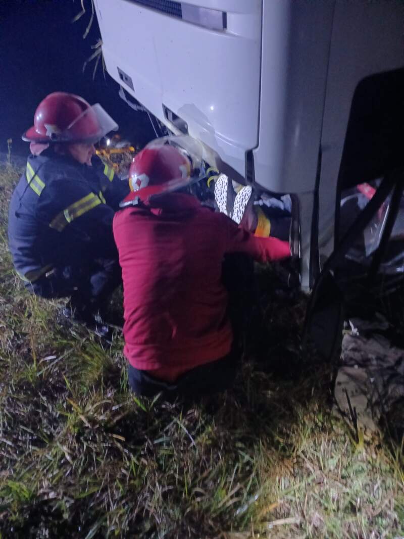 Volcó en la “Curva de la Muerte”, quedó atrapado en la cabina y sobrevivió gracias al cinturón de seguridad imagen-2