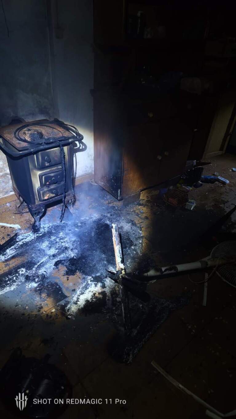 Malvivientes entraron a una casa abandonada para quemar cables y casi provocan un incendio mayor Malvivientes entraron a una casa abandonada para quemar cables y casi provocan un incendio mayor imagen-41
