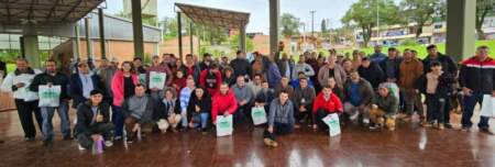 «Misiones Produce» entregó 270 kilos de semillas agroecológicas a casi 100 familias productoras "Misiones Produce" entregó 270 kilos de semillas agroecológicas a casi 100 familias productoras imagen-41