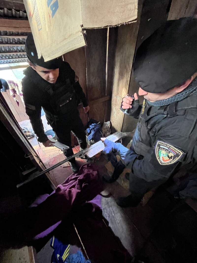 Secuestraron armas y celulares en nuevos allanamientos por el asalto armado a un camión de reparto ocurrido en Wanda imagen-5