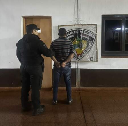 Se atrincheró con una barra de hierro para evitar su detención, pero cayó tras una fuga por los techos en Posadas imagen-9