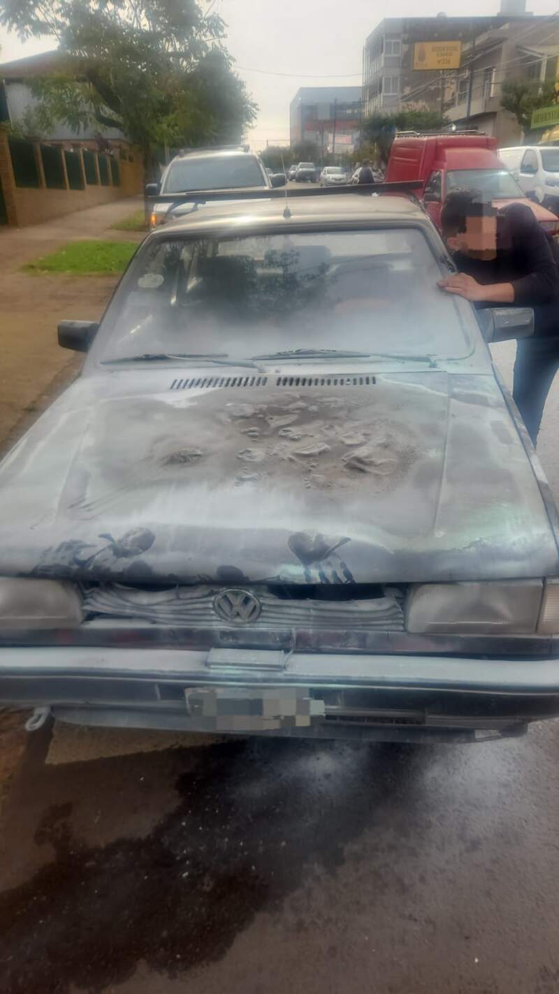 Un automóvil se incendió por una pérdida de combustible en Apóstoles imagen-12