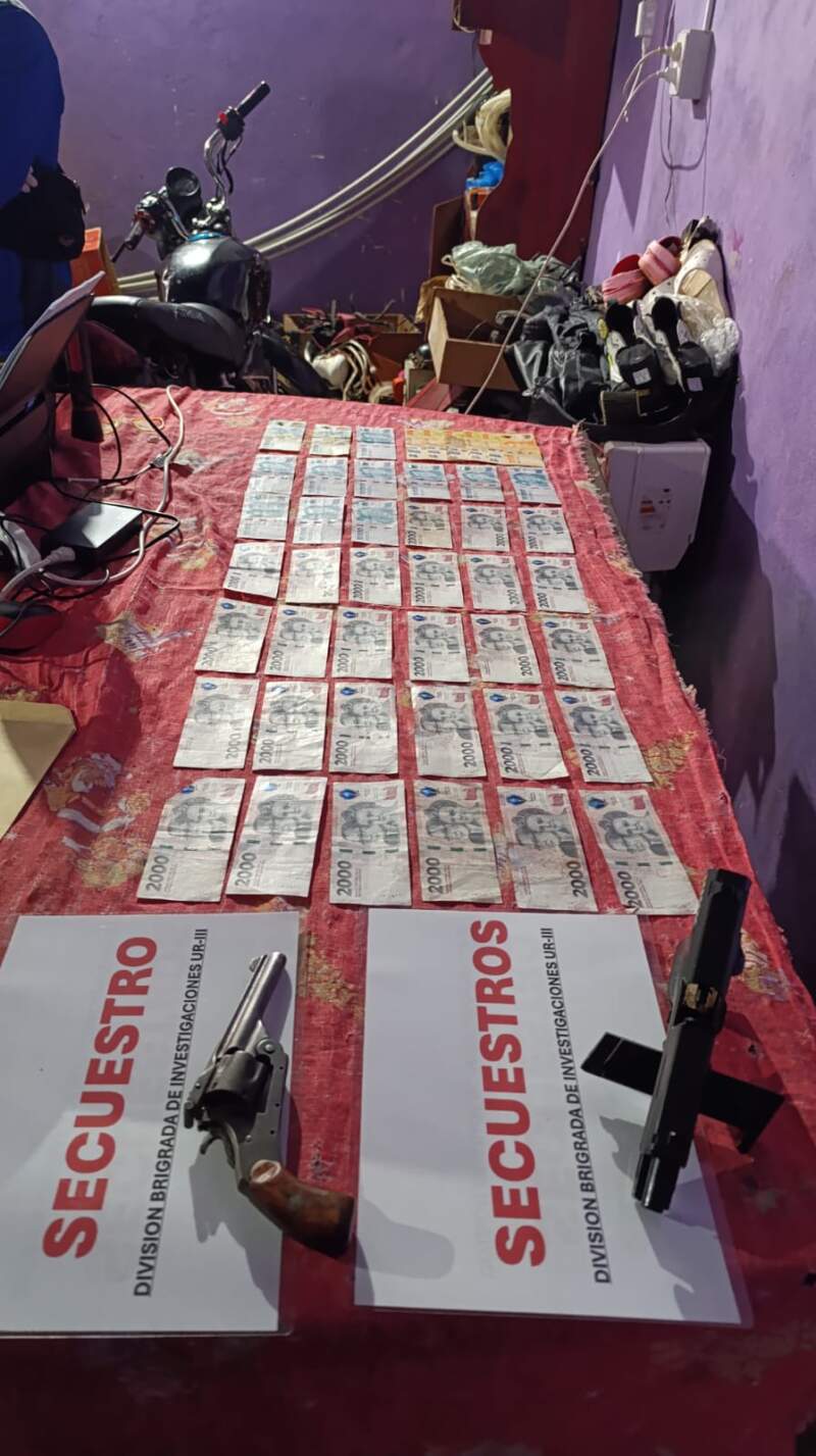 Cuatro allanamientos simultáneos y nuevos secuestros tras el robo a una farmacia de Eldorado 5 Cuatro allanamientos simultáneos y nuevos secuestros tras el robo a una farmacia de Eldorado imagen-4