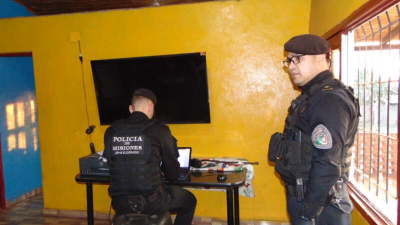 Cuatro allanamientos simultáneos y nuevos secuestros tras el robo a una farmacia de Eldorado 3 Cuatro allanamientos simultáneos y nuevos secuestros tras el robo a una farmacia de Eldorado imagen-2