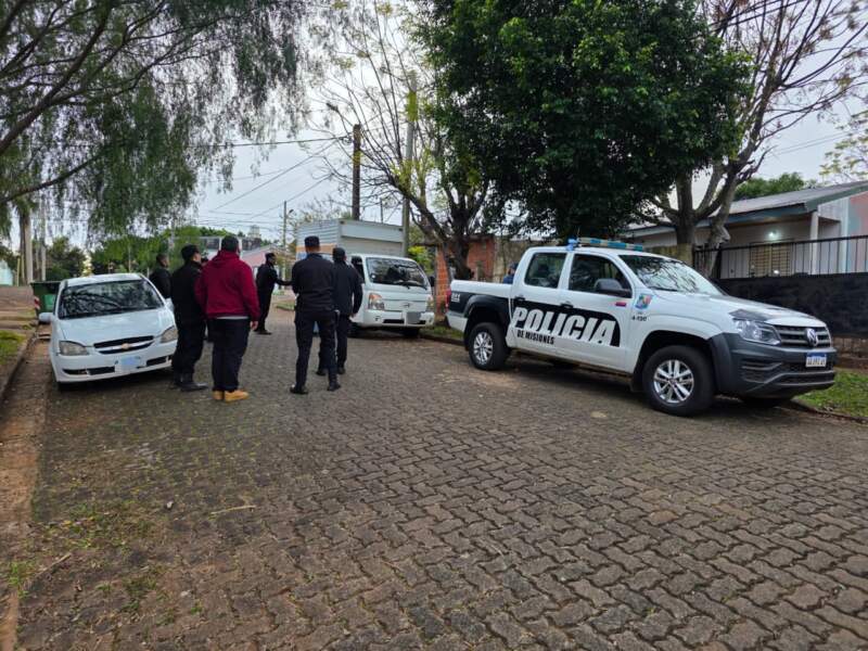 Tras denuncias, la Policía allanó un domicilio en Itaembé Miní y resguardó a tres pitbulls considerados agresivos imagen-4