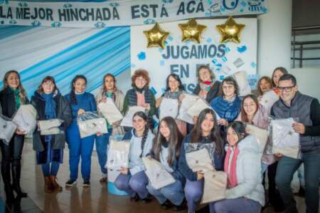 Entregaron mantas confeccionadas por la EPET 2 al Hospital Materno Neonatal Entregaron mantas confeccionadas por la EPET 2 al Hospital Materno Neonatal imagen-4