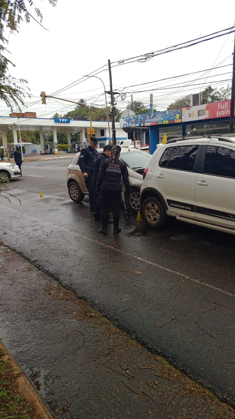 Choque en cadena entre tres vehículos dejó tres lesionados en Posadas imagen-2