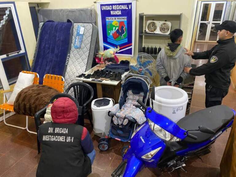 Investigación por un robo de $40 millones en Wanda: detuvieron al autor tras un allanamiento en Andresito Investigación por un robo de $40 millones en Wanda: detuvieron al autor tras un allanamiento en Andresito imagen-31