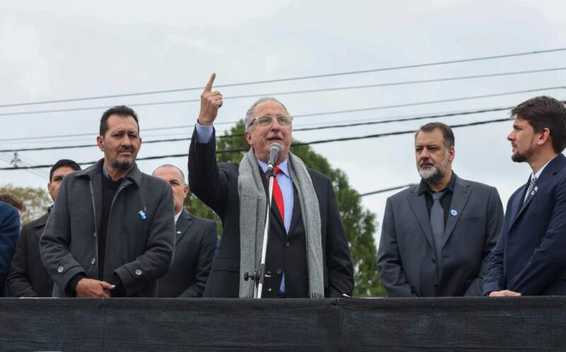 "No hay que confundir ser cortés con ser débil, lo que da fortaleza a una persona son sus convicciones y sus valores", observó Passalacqua en el acto central por el Día de la Bandera 3 "No hay que confundir ser cortés con ser débil, lo que da fortaleza a una persona son sus convicciones y sus valores", observó Passalacqua en el acto central por el Día de la Bandera imagen-2