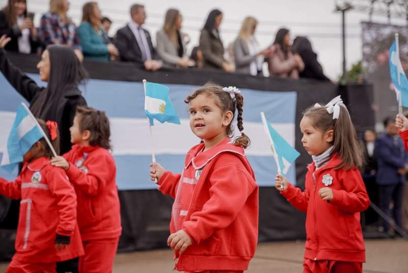 "No hay que confundir ser cortés con ser débil, lo que da fortaleza a una persona son sus convicciones y sus valores", observó Passalacqua en el acto central por el Día de la Bandera 33 "No hay que confundir ser cortés con ser débil, lo que da fortaleza a una persona son sus convicciones y sus valores", observó Passalacqua en el acto central por el Día de la Bandera imagen-32