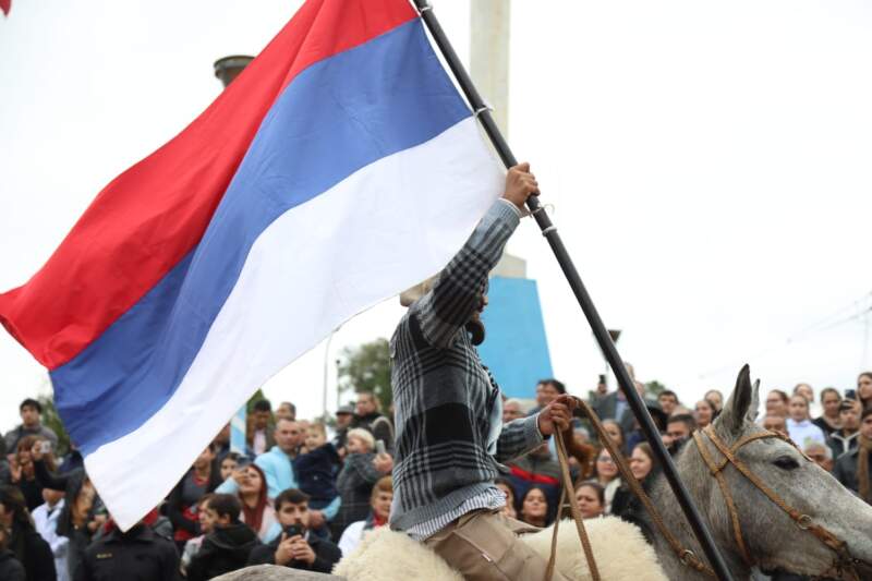 "No hay que confundir ser cortés con ser débil, lo que da fortaleza a una persona son sus convicciones y sus valores", observó Passalacqua en el acto central por el Día de la Bandera 17 "No hay que confundir ser cortés con ser débil, lo que da fortaleza a una persona son sus convicciones y sus valores", observó Passalacqua en el acto central por el Día de la Bandera imagen-16