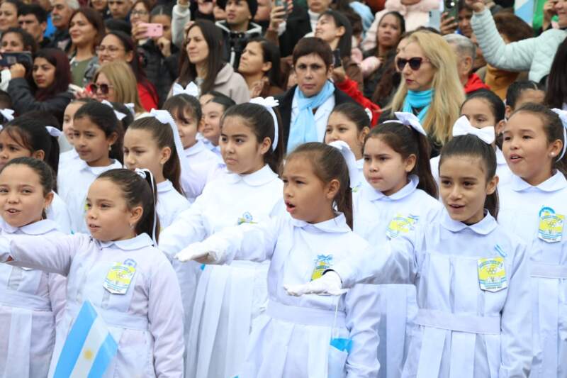"No hay que confundir ser cortés con ser débil, lo que da fortaleza a una persona son sus convicciones y sus valores", observó Passalacqua en el acto central por el Día de la Bandera 23 "No hay que confundir ser cortés con ser débil, lo que da fortaleza a una persona son sus convicciones y sus valores", observó Passalacqua en el acto central por el Día de la Bandera imagen-22