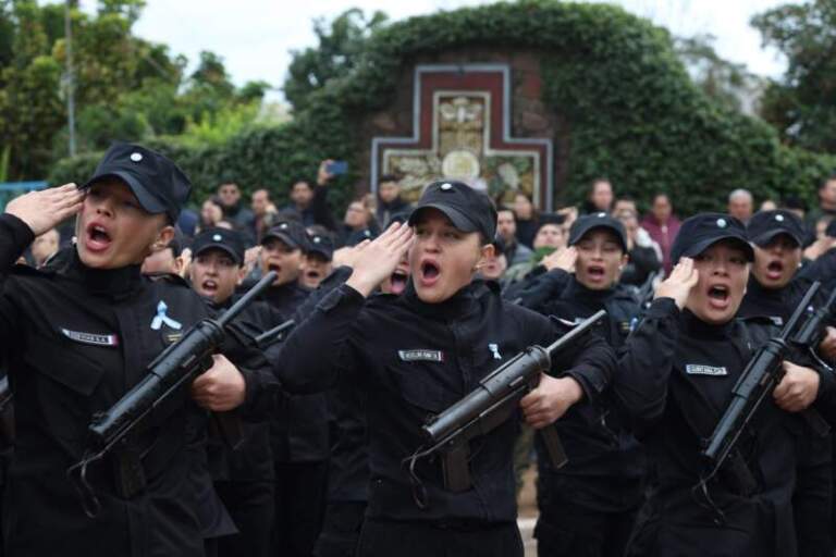 En una emotiva ceremonia 350 cadetes de la Policía de Misiones juraron fidelidad a la Bandera En una emotiva ceremonia 350 cadetes de la Policía de Misiones juraron fidelidad a la Bandera imagen-35