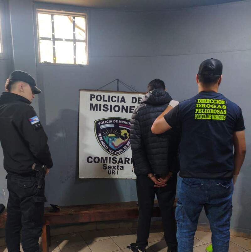Posadas: Quiso escapar de un control policial y terminó detenido con 18 dosis de cocaína secuestradas imagen-12