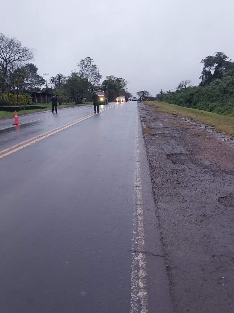 Hallaron muerto a un hombre al costado de la Ruta 12: buscan al conductor que lo atropelló y huyó 3 Hallaron muerto a un hombre al costado de la Ruta 12: buscan al conductor que lo atropelló y huyó imagen-2