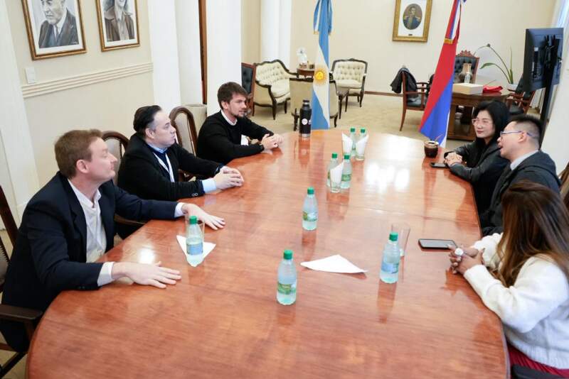 Misiones recibió a representante de empresa china interesada en fortalecer vínculos comerciales con Argentina 9 Misiones recibió a representante de empresa china interesada en fortalecer vínculos comerciales con Argentina imagen-8