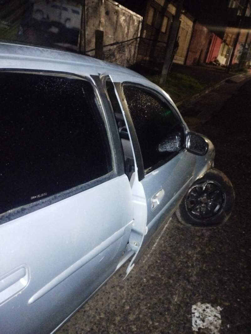 Intentaron remolcar el auto con el que chocaron y terminaron abandonándolo en Posadas imagen-2