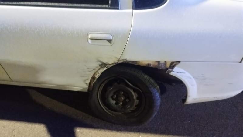 Intentaron remolcar el auto con el que chocaron y terminaron abandonándolo en Posadas imagen-6