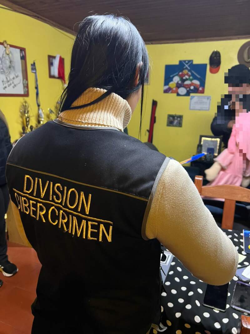 En pocas horas la Policía capturó a dos integrantes de una banda y recuperó $14 millones robados en Cerro Azul 5 En pocas horas la Policía capturó a dos integrantes de una banda y recuperó $14 millones robados en Cerro Azul imagen-4