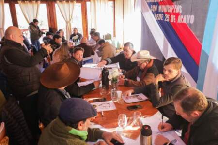 Con eje en obras, servicios y asistencia, el Gabinete y municipios realizaron una nueva ronda de trabajo en 25 de Mayo Con eje en obras, servicios y asistencia, el Gabinete y municipios realizaron una nueva ronda de trabajo en 25 de Mayo imagen-4