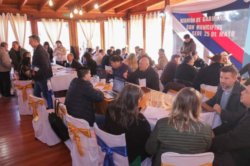 Con eje en obras, servicios y asistencia, el Gabinete y municipios realizaron una nueva ronda de trabajo en 25 de Mayo 15 Con eje en obras, servicios y asistencia, el Gabinete y municipios realizaron una nueva ronda de trabajo en 25 de Mayo imagen-14