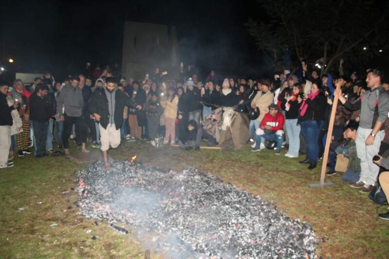Noche de San Juan: fuego, tradición y comunidad en multitudinario reencuentro 7 Noche de San Juan: fuego, tradición y comunidad en multitudinario reencuentro imagen-6