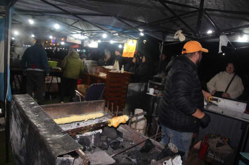 Noche de San Juan: fuego, tradición y comunidad en multitudinario reencuentro 9 Noche de San Juan: fuego, tradición y comunidad en multitudinario reencuentro imagen-8