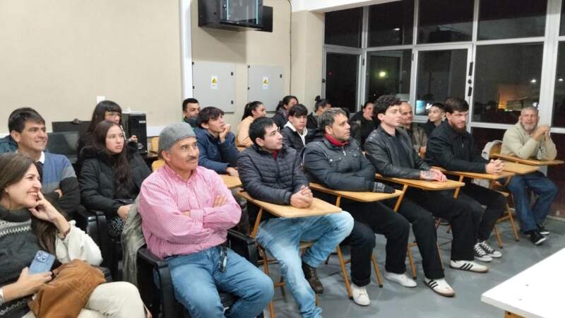 Posadas: más de 35 egresados recibieron certificados del curso de Pintura en Obra con prácticas en el CAPS de Miguel Lanús imagen-8