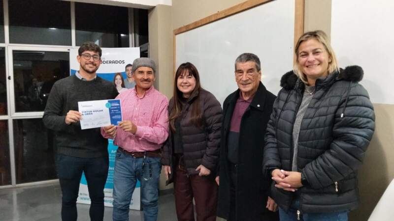 Posadas: más de 35 egresados recibieron certificados del curso de Pintura en Obra con prácticas en el CAPS de Miguel Lanús imagen-2