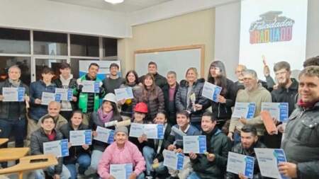 Posadas: más de 35 egresados recibieron certificados del curso de Pintura en Obra con prácticas en el CAPS de Miguel Lanús imagen-7