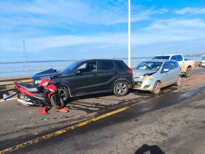 Choque en cadena sobre el puente San Roque González de Santa Cruz alteró el movimiento en el viaducto internacional imagen-12