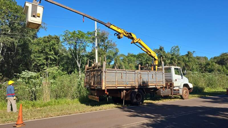 Culmina recambio de aisladores en la línea troncal Wanda–Andresito imagen-2