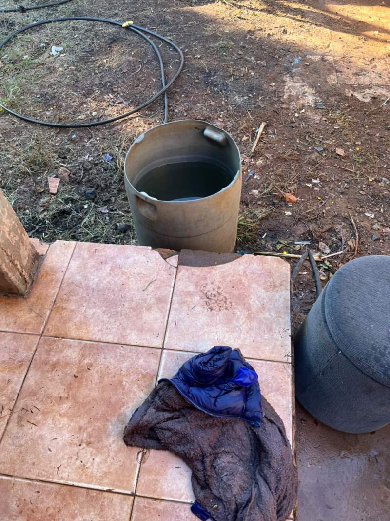 Investigan la muerte de un niño que fue hallado dentro de un tambor con agua en su vivienda imagen-12