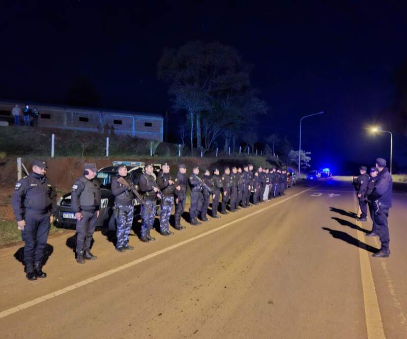 La Policía despliega grupos especiales tras un enfrentamiento con delincuentes que habrían secuestrado a un hombre en Bernardo de Irigoyen imagen-2