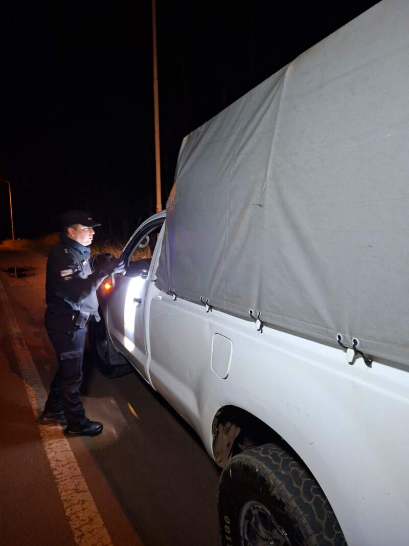 La Policía despliega grupos especiales tras un enfrentamiento con delincuentes que habrían secuestrado a un hombre en Bernardo de Irigoyen imagen-8