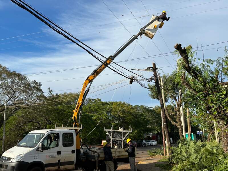 Energía: Operativo integral de mantenimiento se ejecuta este jueves en Villa Cabello imagen-8