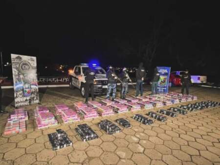 Allanaron viviendas por el presunto secuestro en Bernardo de Irigoyen: secuestraron municiones y un millonario contrabando de casi 9 mil vapeadores imagen-11
