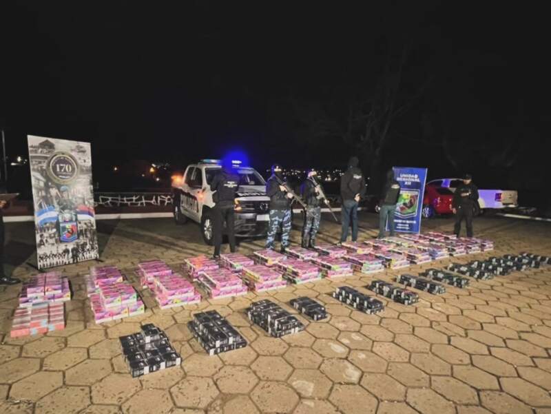Allanaron viviendas por el presunto secuestro en Bernardo de Irigoyen: secuestraron municiones y un millonario contrabando de casi 9 mil vapeadores imagen-12