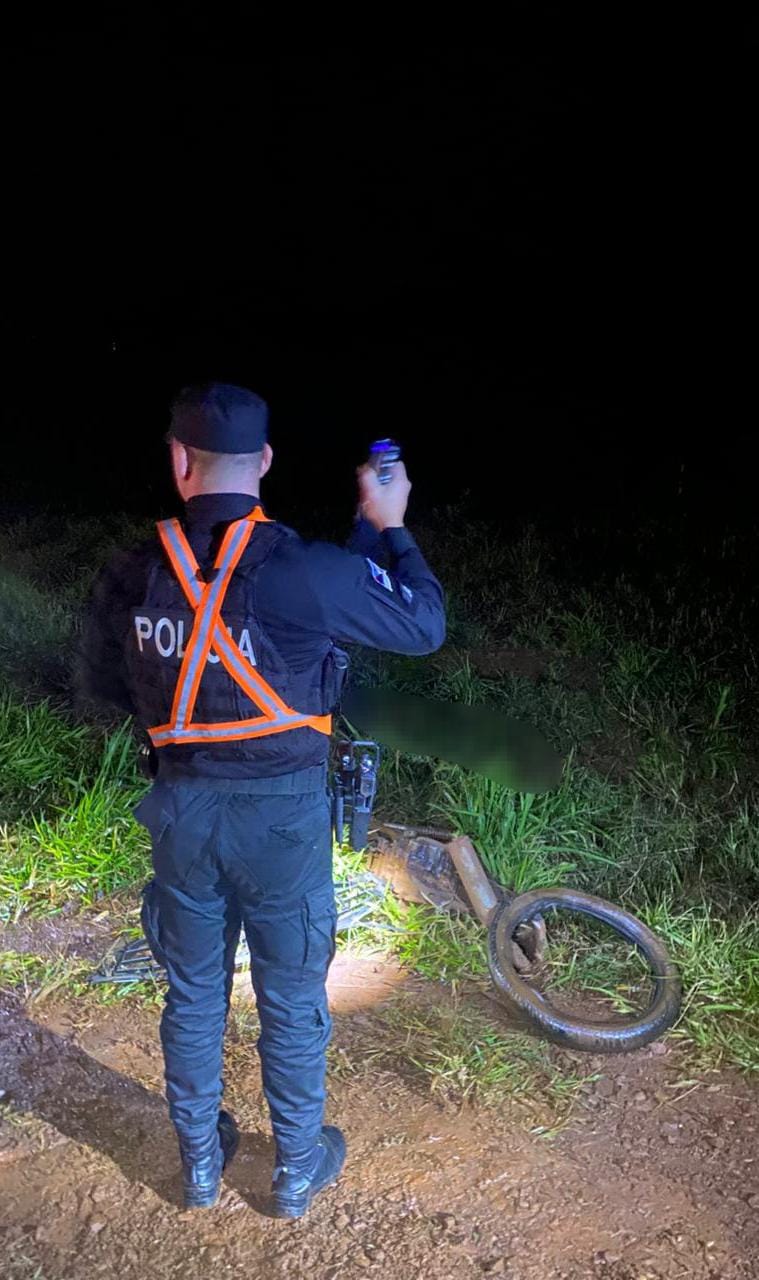 Dos adolescentes fallecieron tras un choque entre una camioneta y una motocicleta en San Vicente imagen-2