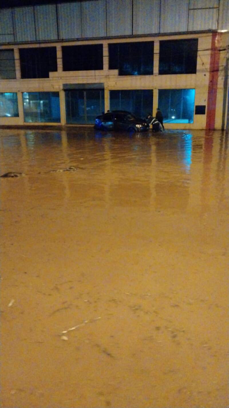 Temporal en Oberá: rescataron a una mujer, evacuaron familias y asistieron a vecinos afectados por las inundaciones imagen-12