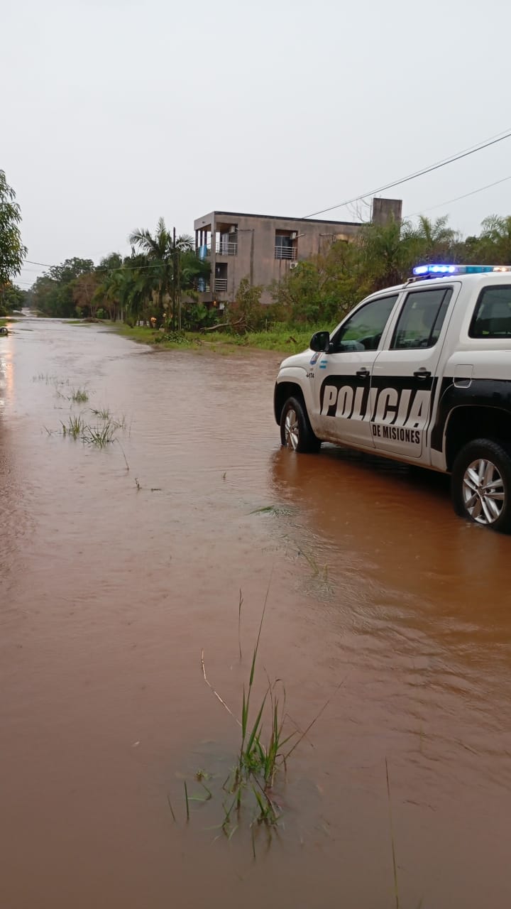 Despliegan amplio operativo de asistencia, prevención y contención por el temporal imagen-12