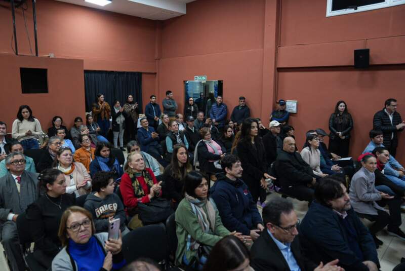 Puerto Iguazú: "Podemos tener aciertos y errores pero siempre vamos a seguir la huella de la gente", aseguró Passalacqua en la entrega de títulos de propiedad 19 Puerto Iguazú: "Podemos tener aciertos y errores pero siempre vamos a seguir la huella de la gente", aseguró Passalacqua en la entrega de títulos de propiedad imagen-18