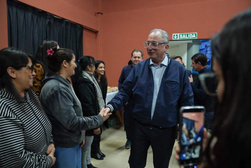 Puerto Iguazú: "Podemos tener aciertos y errores pero siempre vamos a seguir la huella de la gente", aseguró Passalacqua en la entrega de títulos de propiedad 21 Puerto Iguazú: "Podemos tener aciertos y errores pero siempre vamos a seguir la huella de la gente", aseguró Passalacqua en la entrega de títulos de propiedad imagen-20