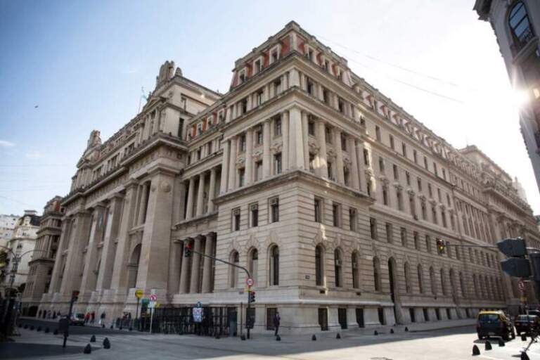 El Gobierno modificó por decreto el proceso para elegir jueces de la Corte Suprema El Gobierno modificó por decreto el proceso para elegir jueces de la Corte Suprema imagen-39