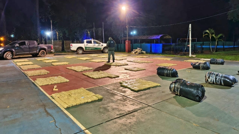 Embistió un control, huyó y abandonó más de una tonelada de marihuana valuada en $3.800 millones imagen-6