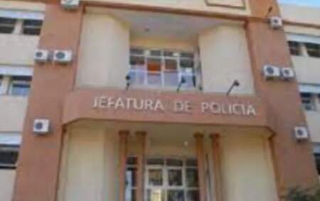 Tras investigación interna, detienen y separan de la fuerza a un policía por el presunto uso de la tarjeta de un detenido imagen-4