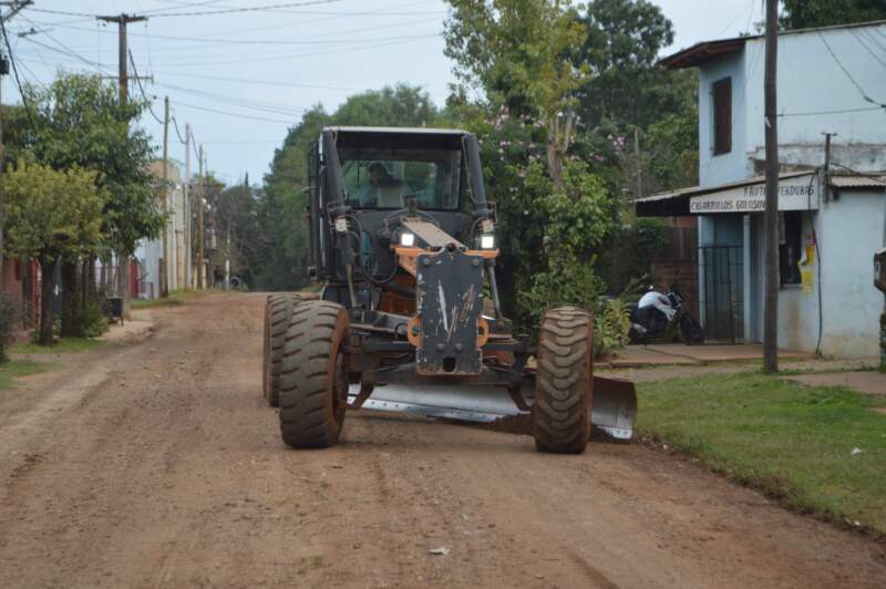 Posadas intensifica las obras de mantenimiento vial y bacheo en distintos barrios 3 Posadas intensifica las obras de mantenimiento vial y bacheo en distintos barrios imagen-2