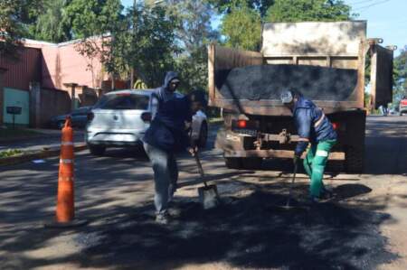 Posadas intensifica las obras de mantenimiento vial y bacheo en distintos barrios Posadas intensifica las obras de mantenimiento vial y bacheo en distintos barrios imagen-4